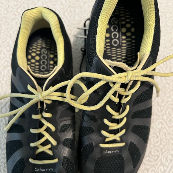 ECCO Biom Women Size EU 37/ US 7 Black Running Shoes Workout Sporty Goth - Picture 3 of 6